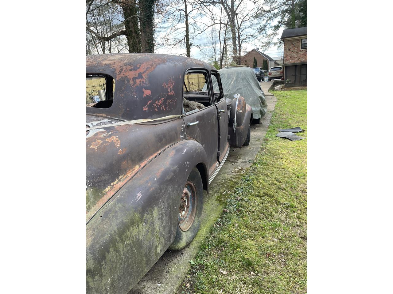 Cadillac-2-dr-sedan-1939-None-None-4