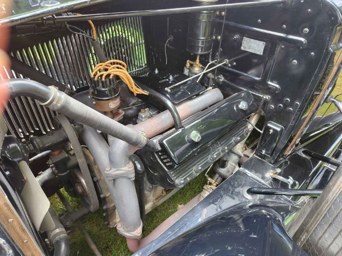 Cadillac-353-1930-Black-Green-Leather-2