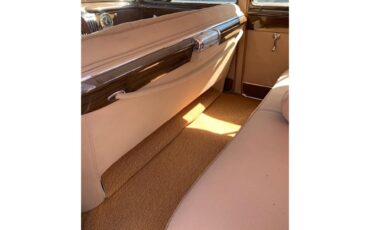 Cadillac-4-dr-sedan-1947-Red-Tan-11