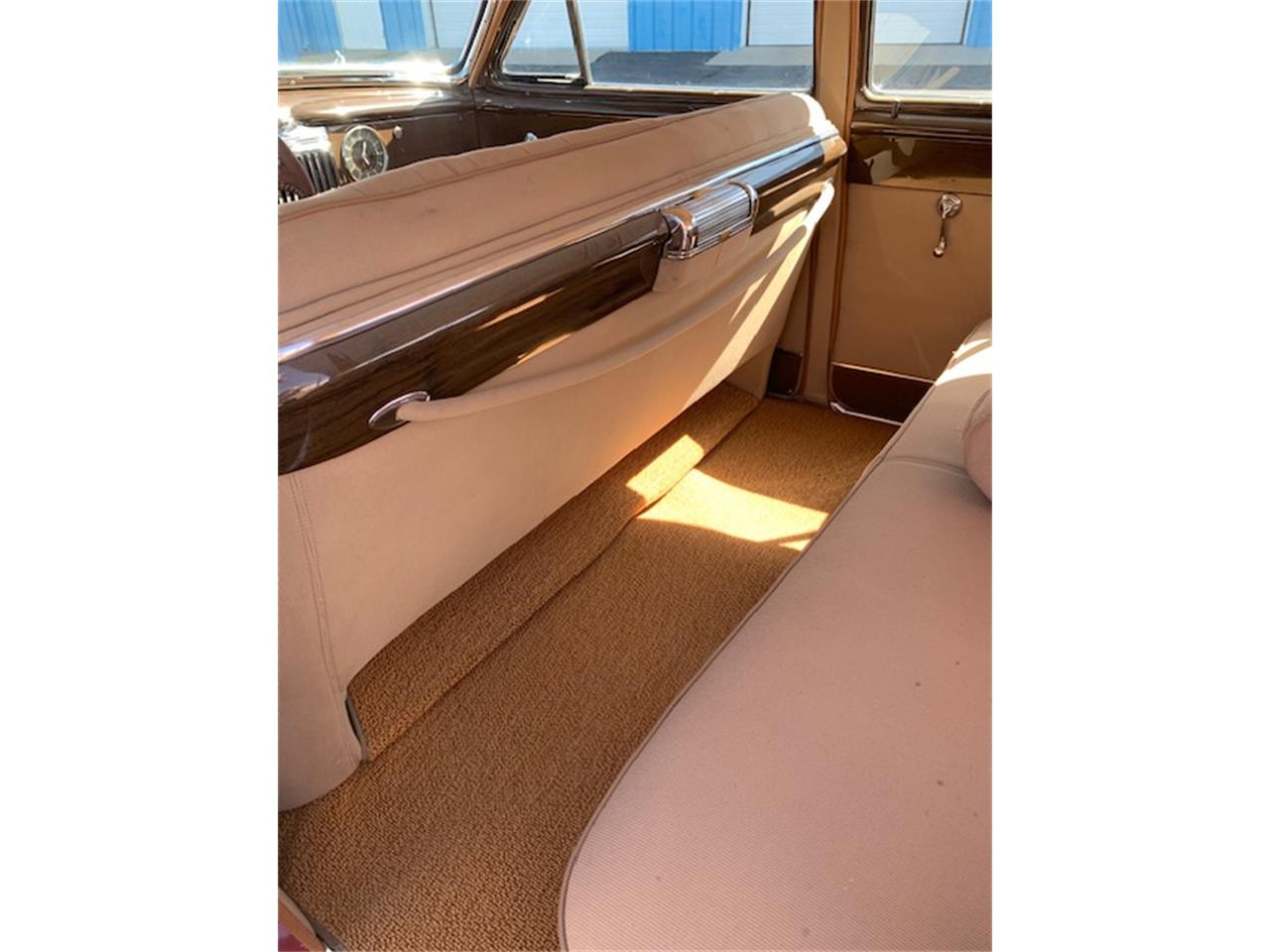 Cadillac-4-dr-sedan-1947-Red-Tan-11
