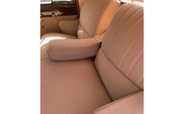 Cadillac-4-dr-sedan-1947-Red-Tan-12