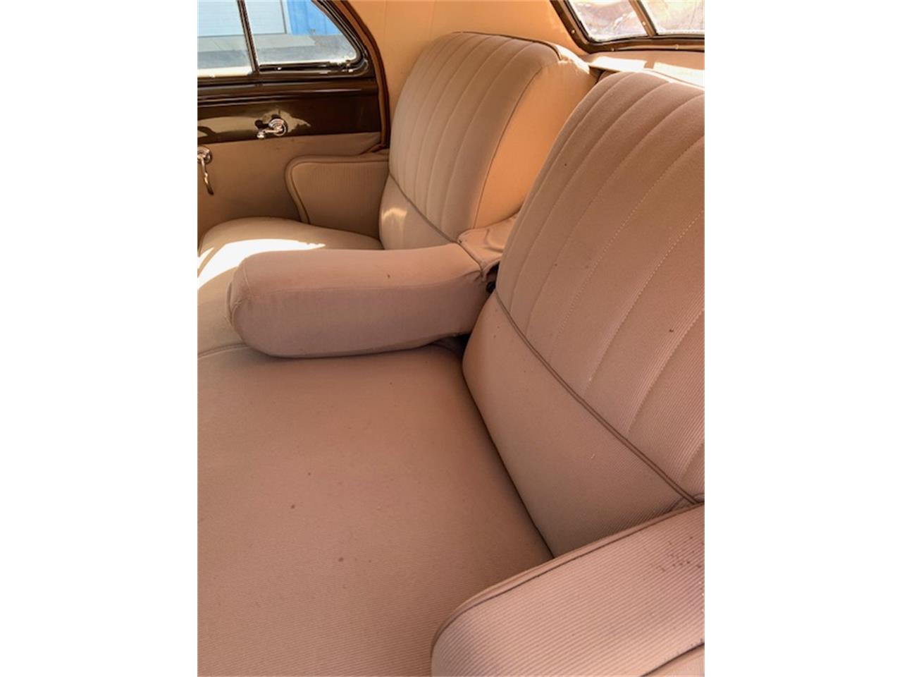 Cadillac-4-dr-sedan-1947-Red-Tan-12
