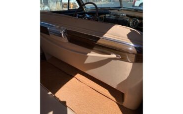 Cadillac-4-dr-sedan-1947-Red-Tan-13