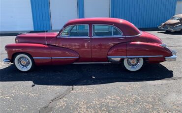 Cadillac-4-dr-sedan-1947-Red-Tan