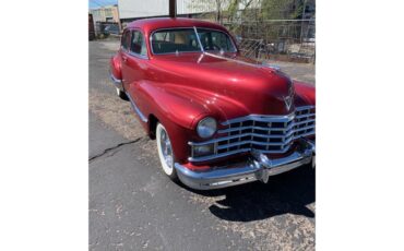 Cadillac-4-dr-sedan-1947-Red-Tan-4