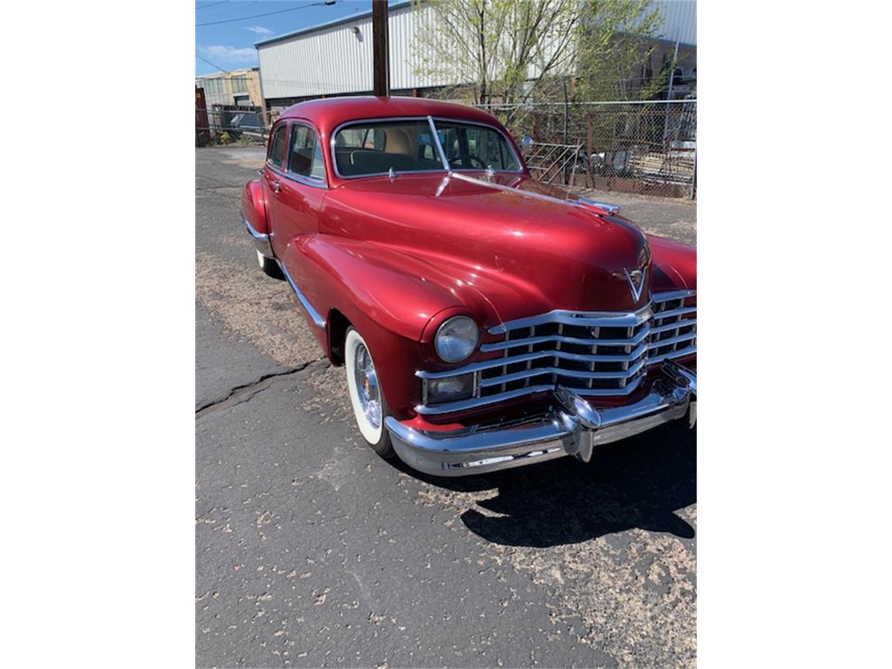 Cadillac-4-dr-sedan-1947-Red-Tan-4