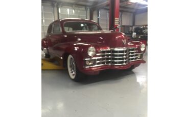 Cadillac-4-dr-sedan-1947-Red-Tan-5