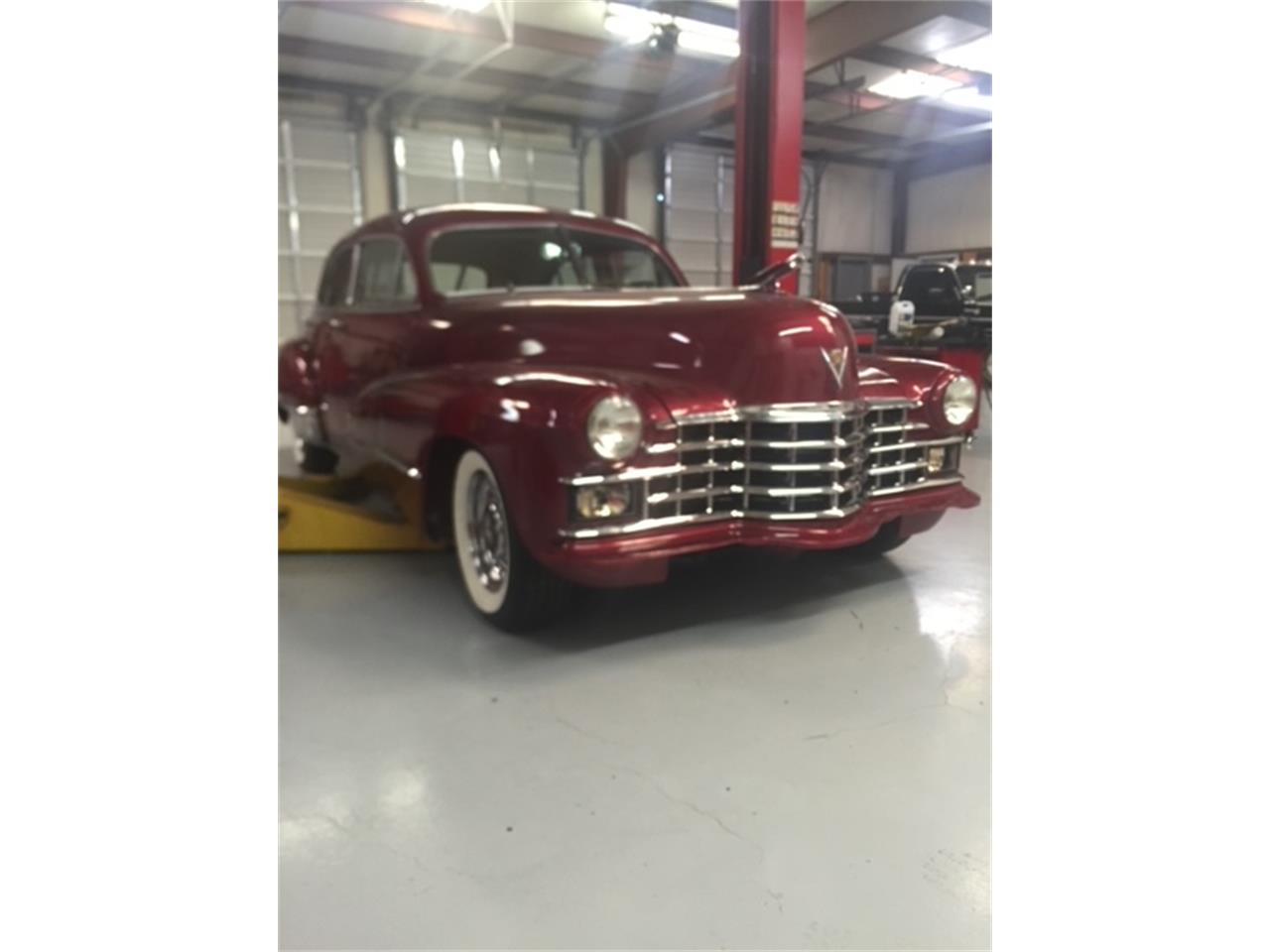 Cadillac-4-dr-sedan-1947-Red-Tan-5