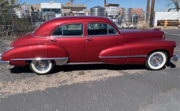 Cadillac-4-dr-sedan-1947-Red-Tan-6