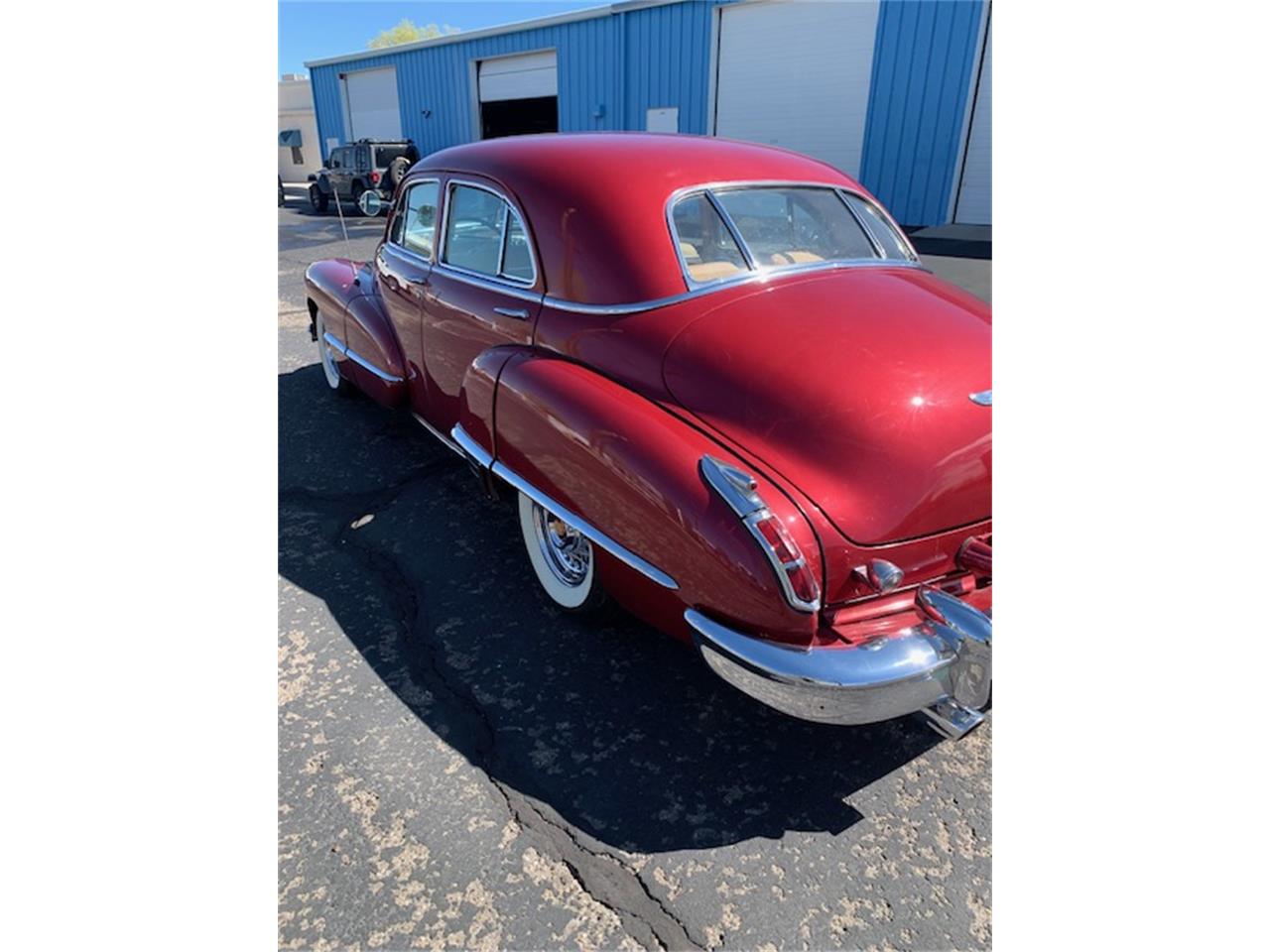 Cadillac-4-dr-sedan-1947-Red-Tan-9