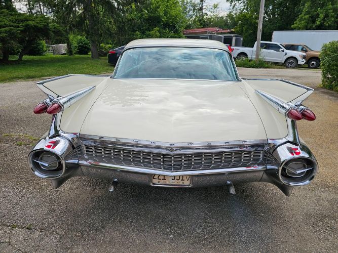 Cadillac-60-special-1959-White-BlackWhite-5