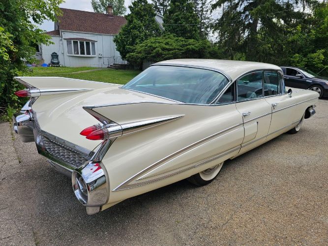 Cadillac-60-special-1959-White-BlackWhite