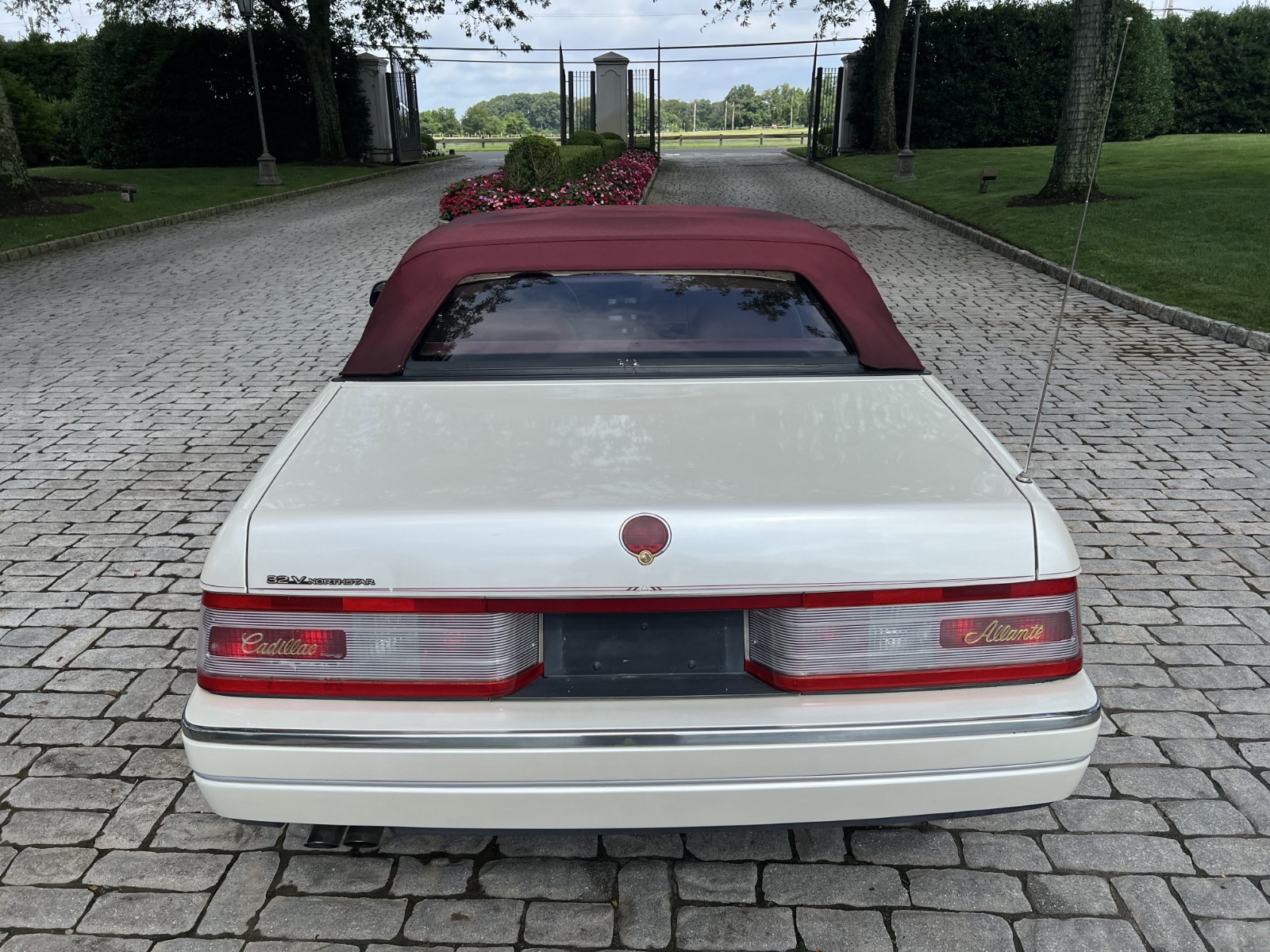 Cadillac-Allante-1993-Convertible-12