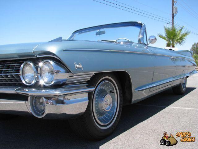 Cadillac-Biarritz-1961-teal-off-white-11