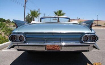 Cadillac-Biarritz-1961-teal-off-white-12