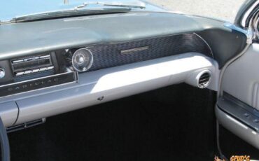 Cadillac-Biarritz-1961-teal-off-white-21