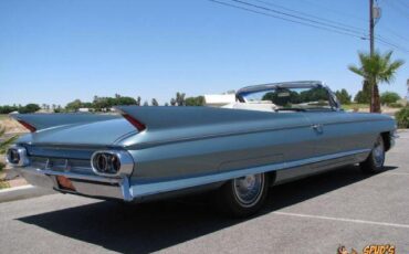 Cadillac-Biarritz-1961-teal-off-white-26