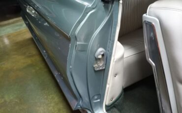 Cadillac-Biarritz-1961-teal-off-white-29