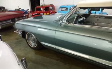 Cadillac-Biarritz-1961-teal-off-white-31