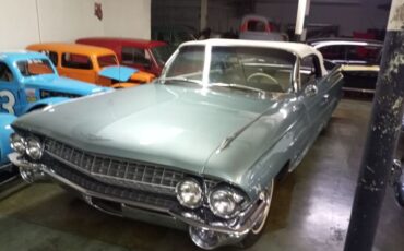 Cadillac-Biarritz-1961-teal-off-white-32