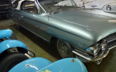 Cadillac-Biarritz-1961-teal-off-white-34