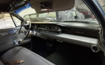 Cadillac-Biarritz-1961-teal-off-white-40