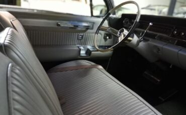 Cadillac-Biarritz-1961-teal-off-white-41