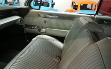Cadillac-Biarritz-1961-teal-off-white-42