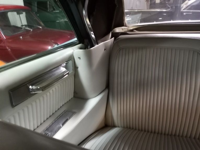 Cadillac-Biarritz-1961-teal-off-white-43