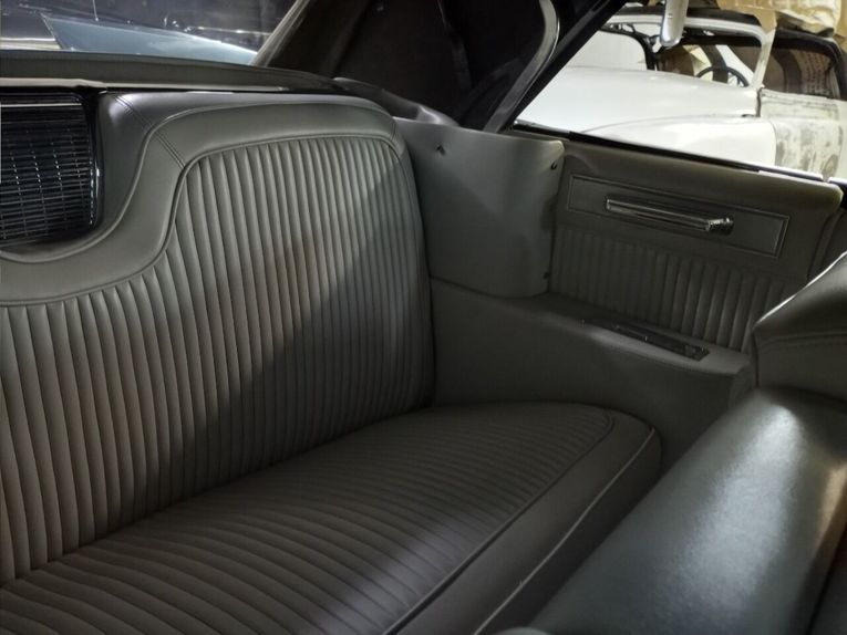 Cadillac-Biarritz-1961-teal-off-white-45