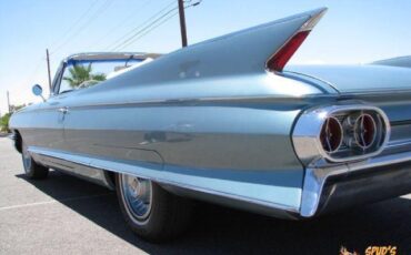 Cadillac-Biarritz-1961-teal-off-white-53