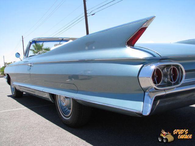 Cadillac-Biarritz-1961-teal-off-white-53