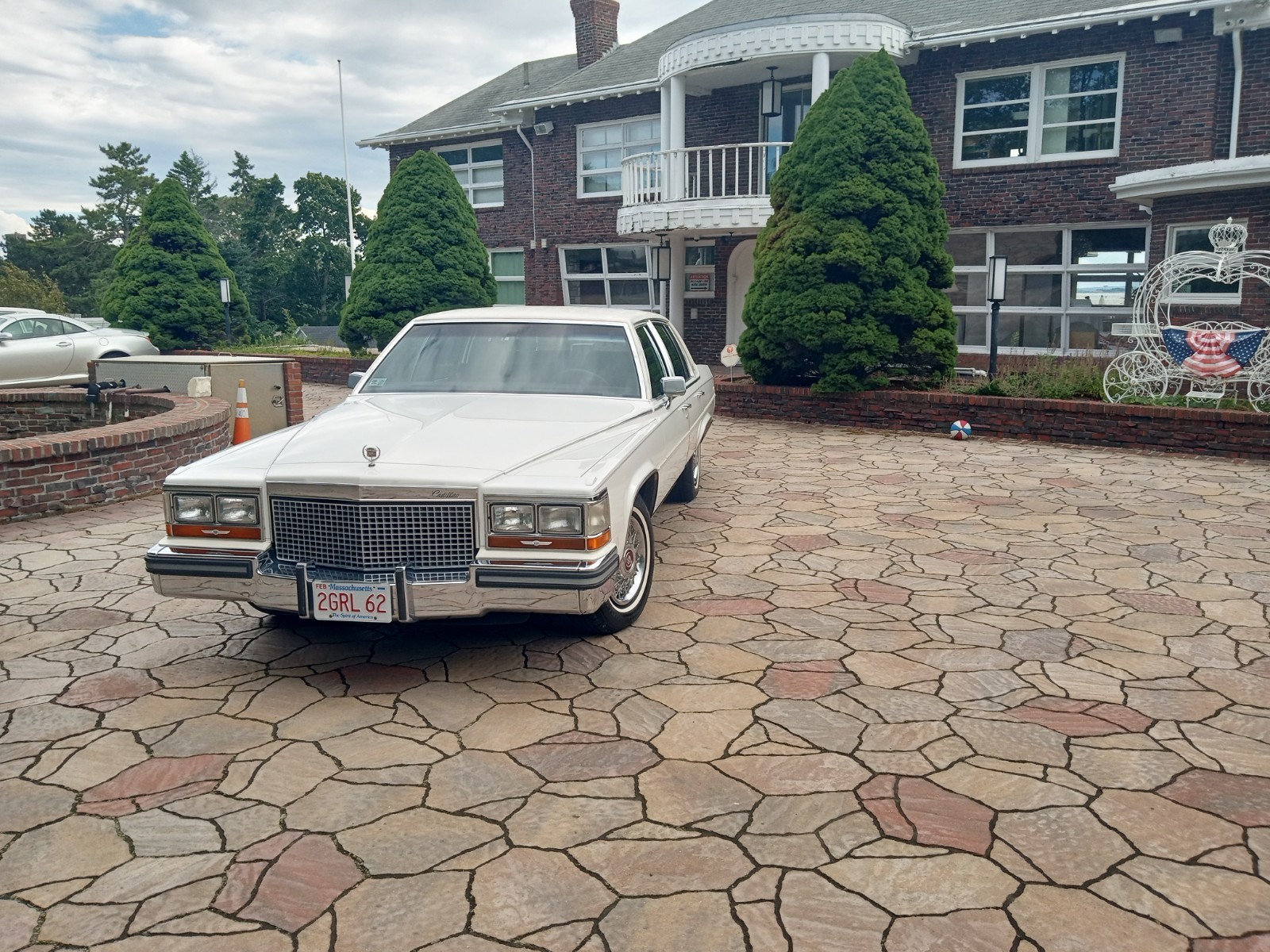 Cadillac-Brougham-1988-Sedan-1
