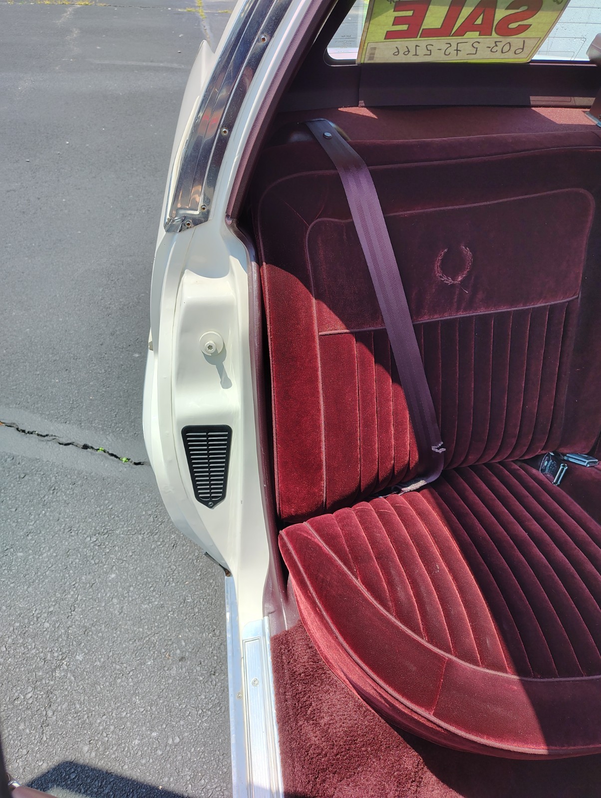 Cadillac-Brougham-1988-Sedan-12