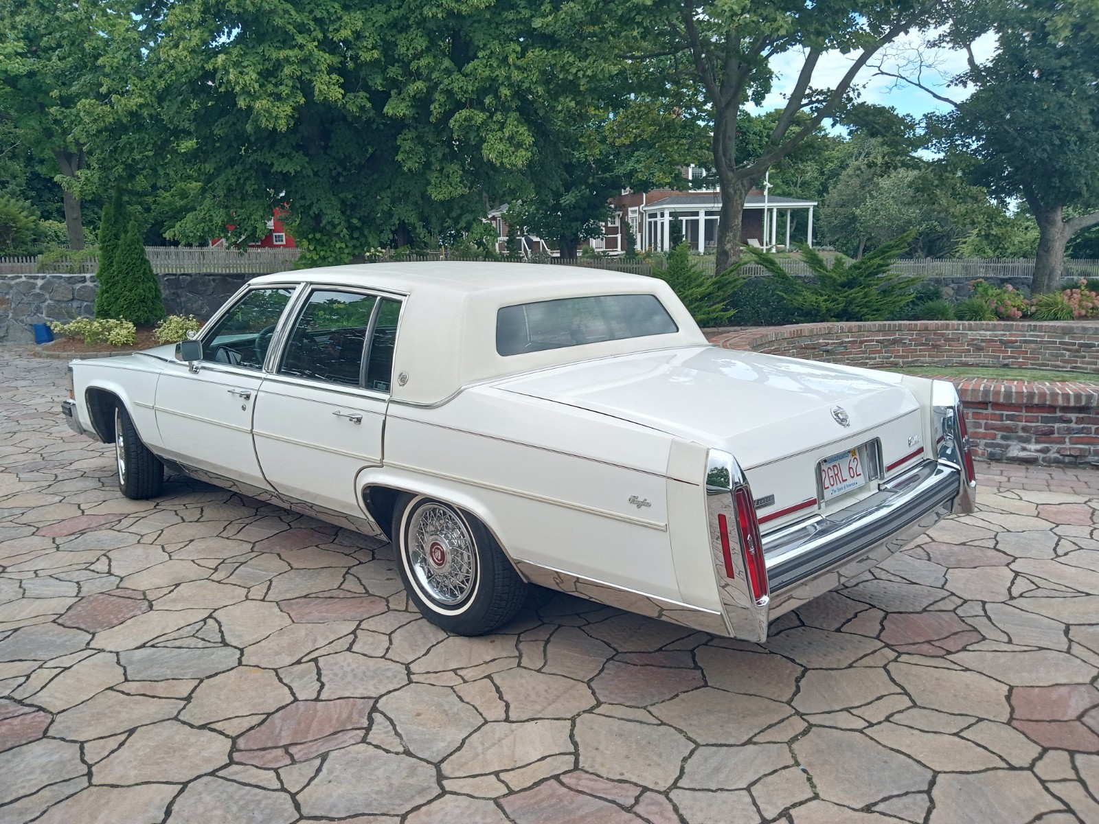 Cadillac-Brougham-1988-Sedan-2