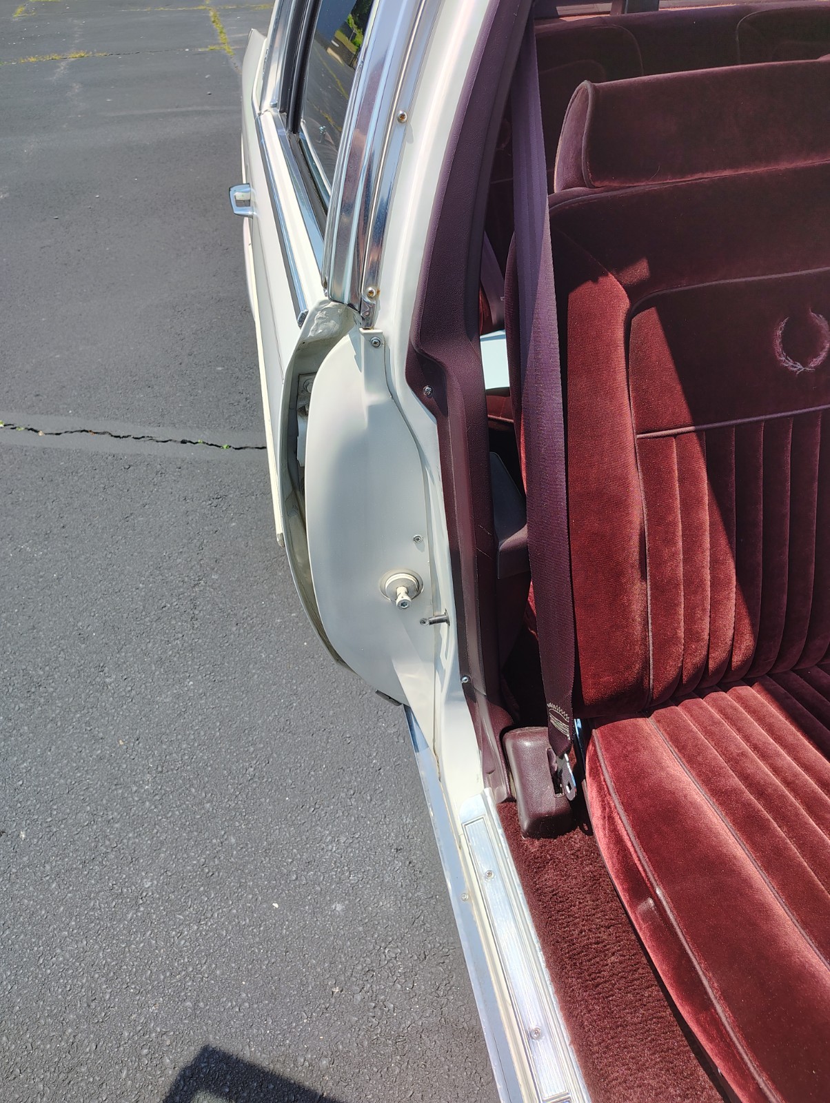 Cadillac-Brougham-1988-Sedan-6