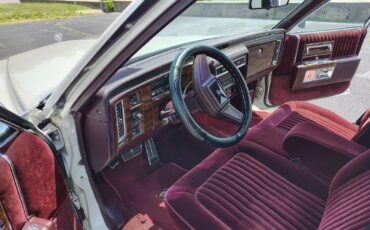 Cadillac-Brougham-1988-Sedan-8