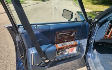 Cadillac-Brougham-1990-Sedan-10