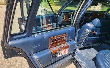 Cadillac-Brougham-1990-Sedan-11