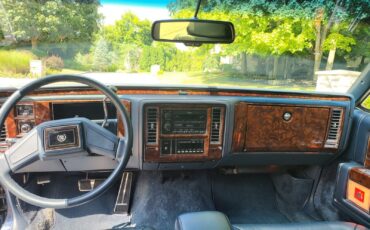 Cadillac-Brougham-1990-Sedan-14