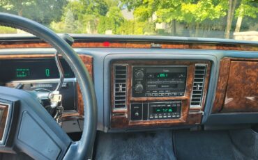 Cadillac-Brougham-1990-Sedan-15