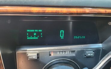 Cadillac-Brougham-1990-Sedan-16