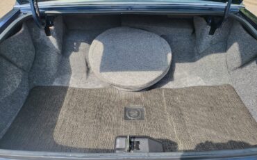 Cadillac-Brougham-1990-Sedan-19