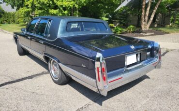 Cadillac-Brougham-1990-Sedan-3