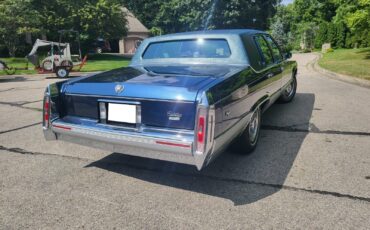 Cadillac-Brougham-1990-Sedan-4