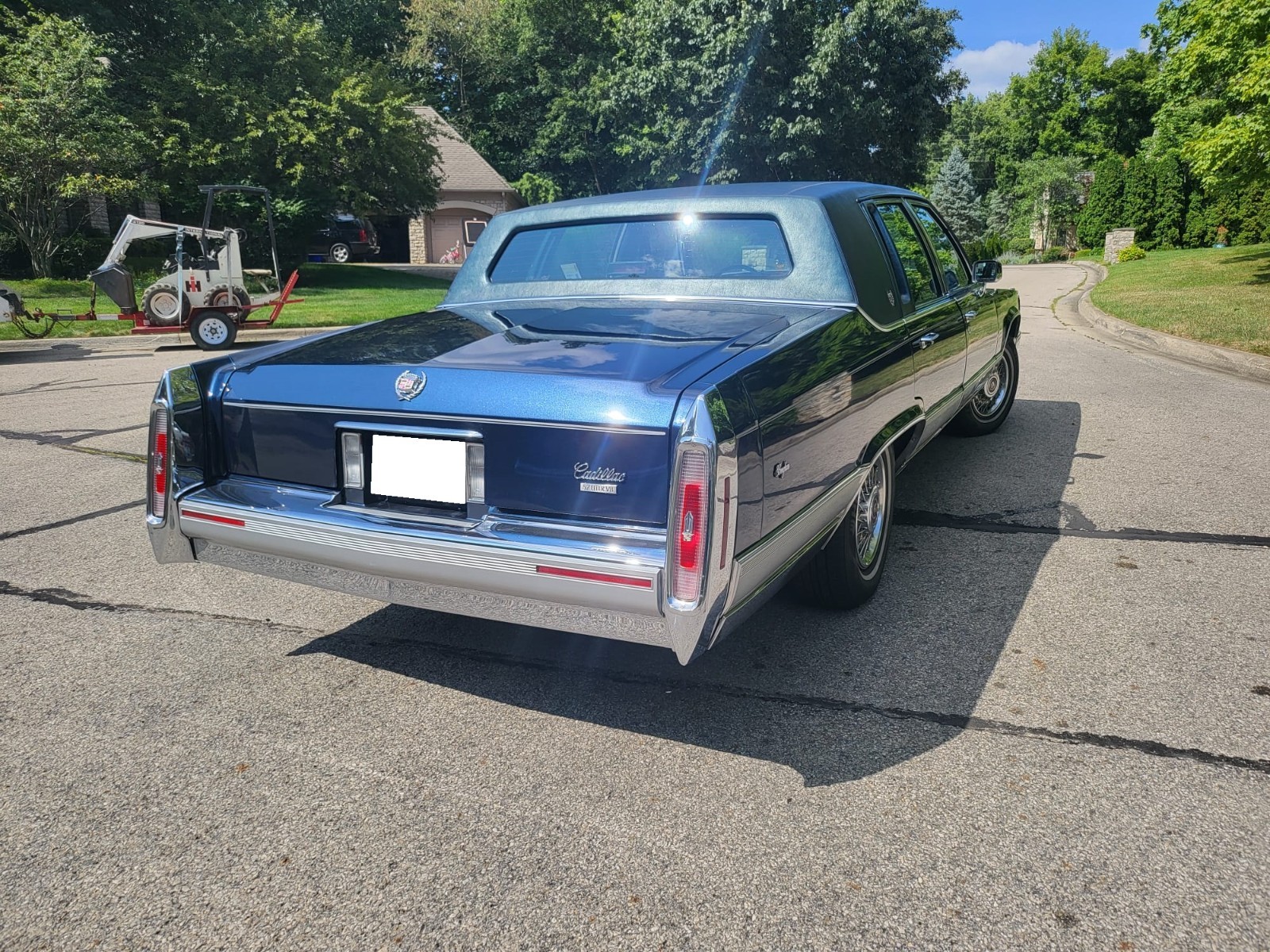 Cadillac-Brougham-1990-Sedan-4