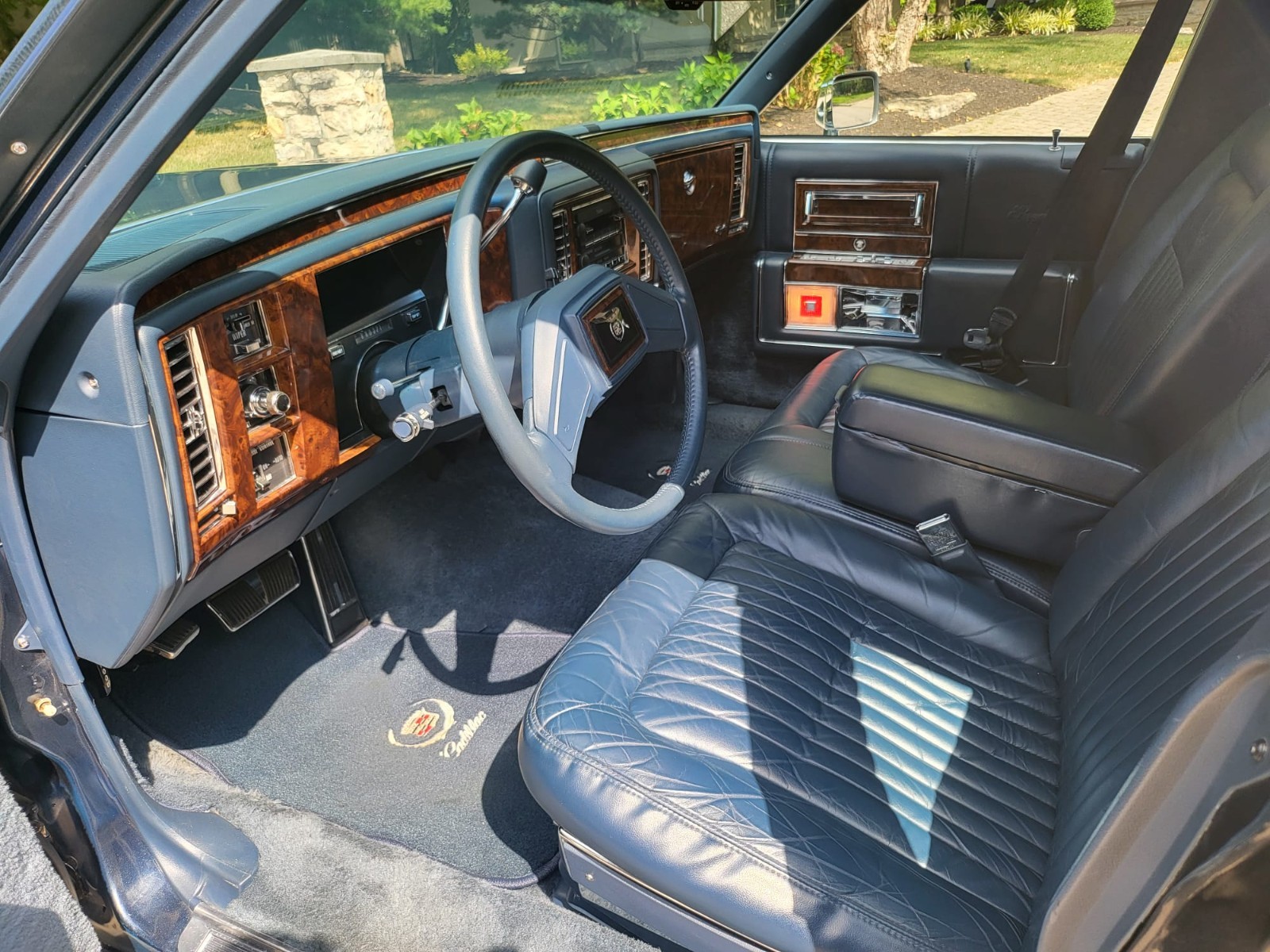 Cadillac-Brougham-1990-Sedan-6
