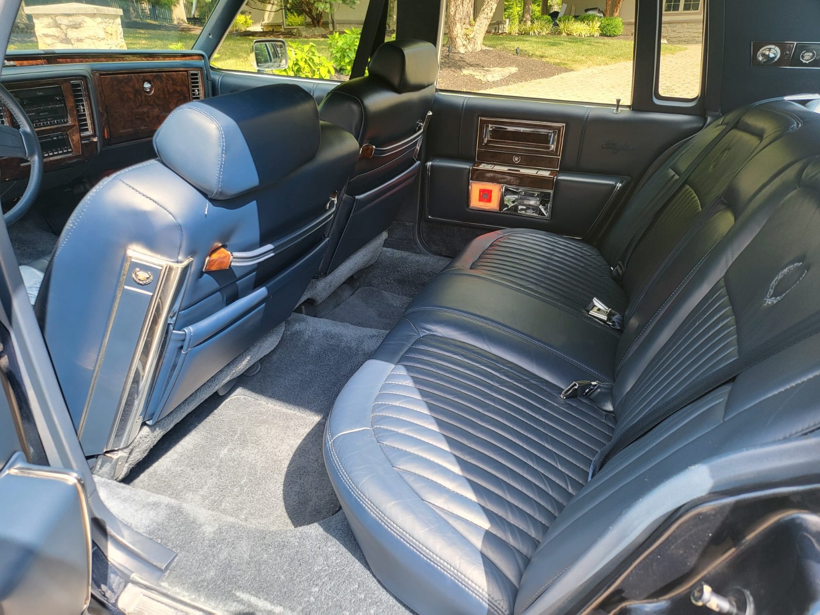 Cadillac-Brougham-1990-Sedan-8