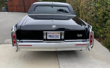 Cadillac-Brougham-1992-Sedan-10
