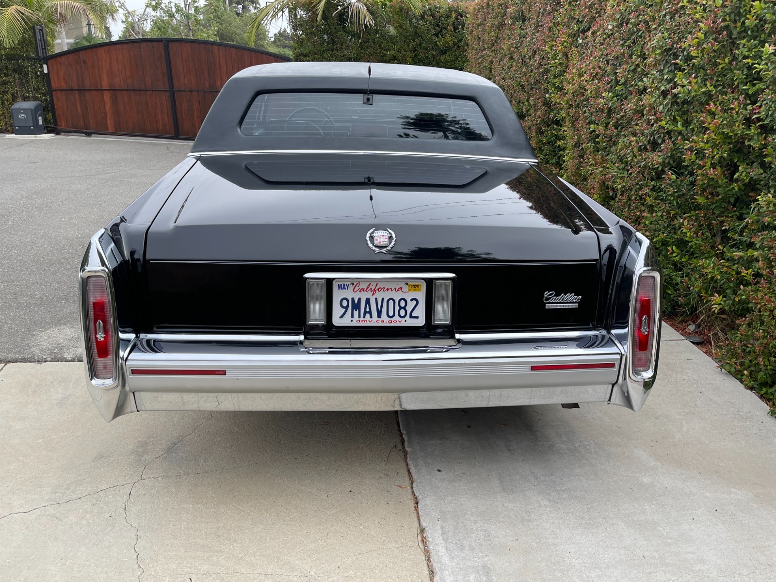 Cadillac-Brougham-1992-Sedan-10